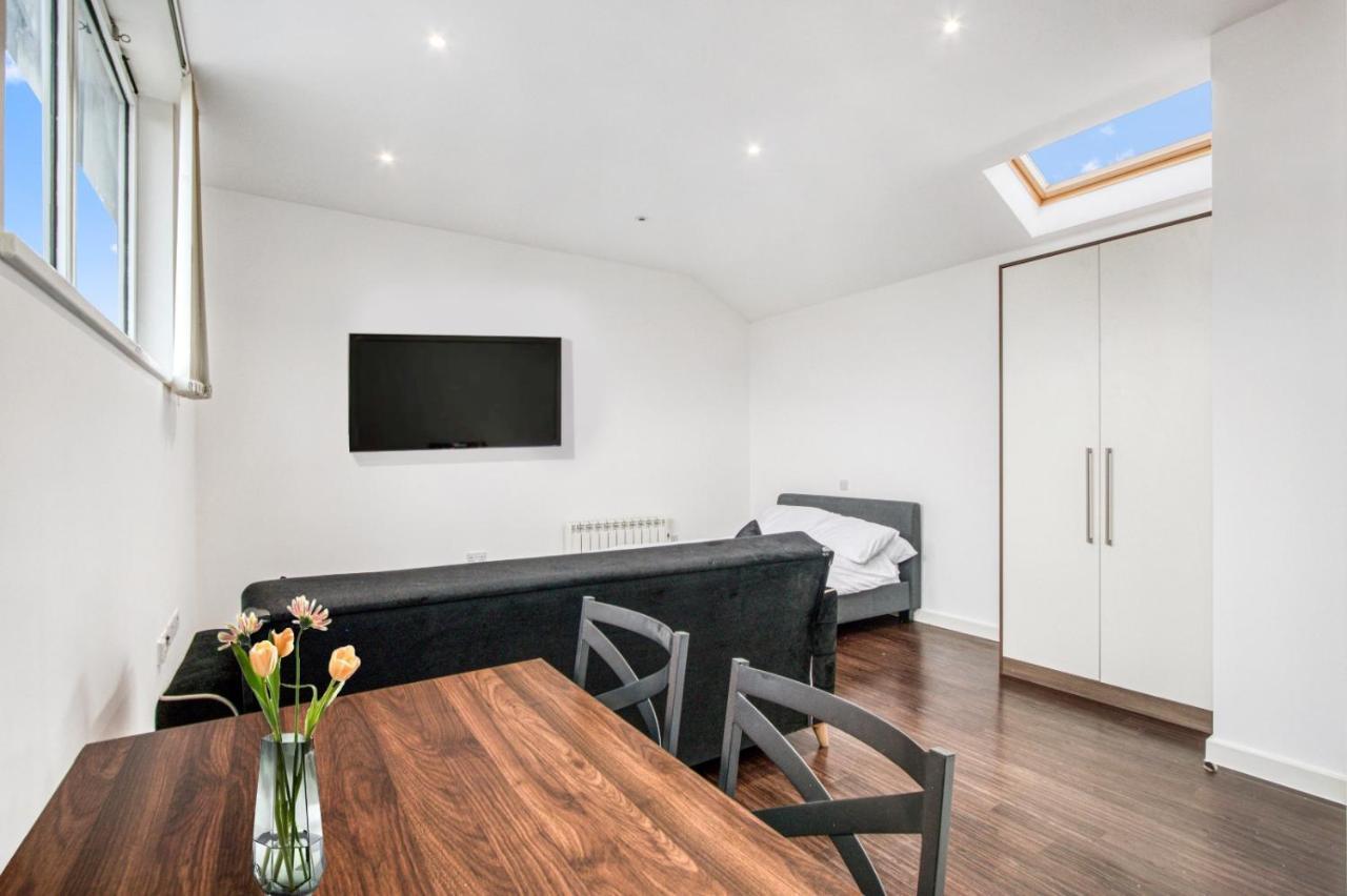 דירות לונדון Stylish Studio By Heathrow Airport מראה חיצוני תמונה